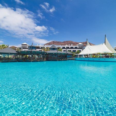 H10 Rubicón Palace Playa Blanca  Exterior foto The resort's lagoon pool