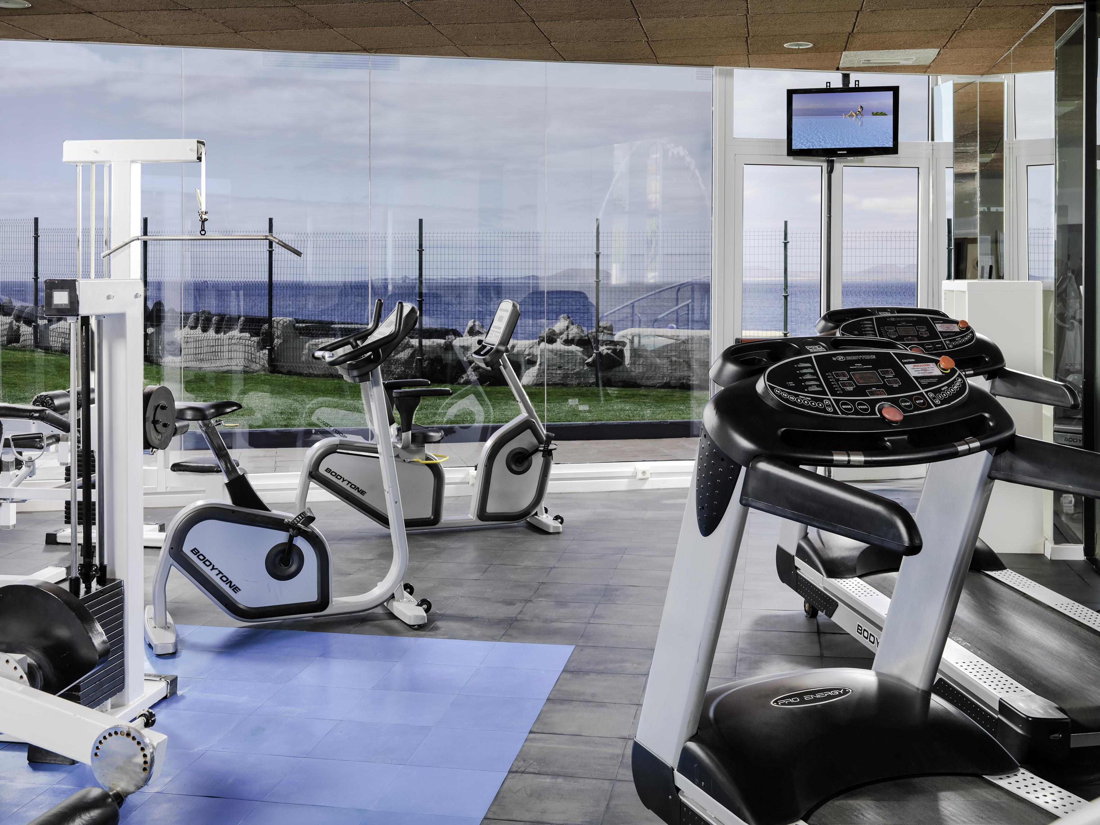 H10 Rubicón Palace Playa Blanca  Exterior foto The gym at the hotel