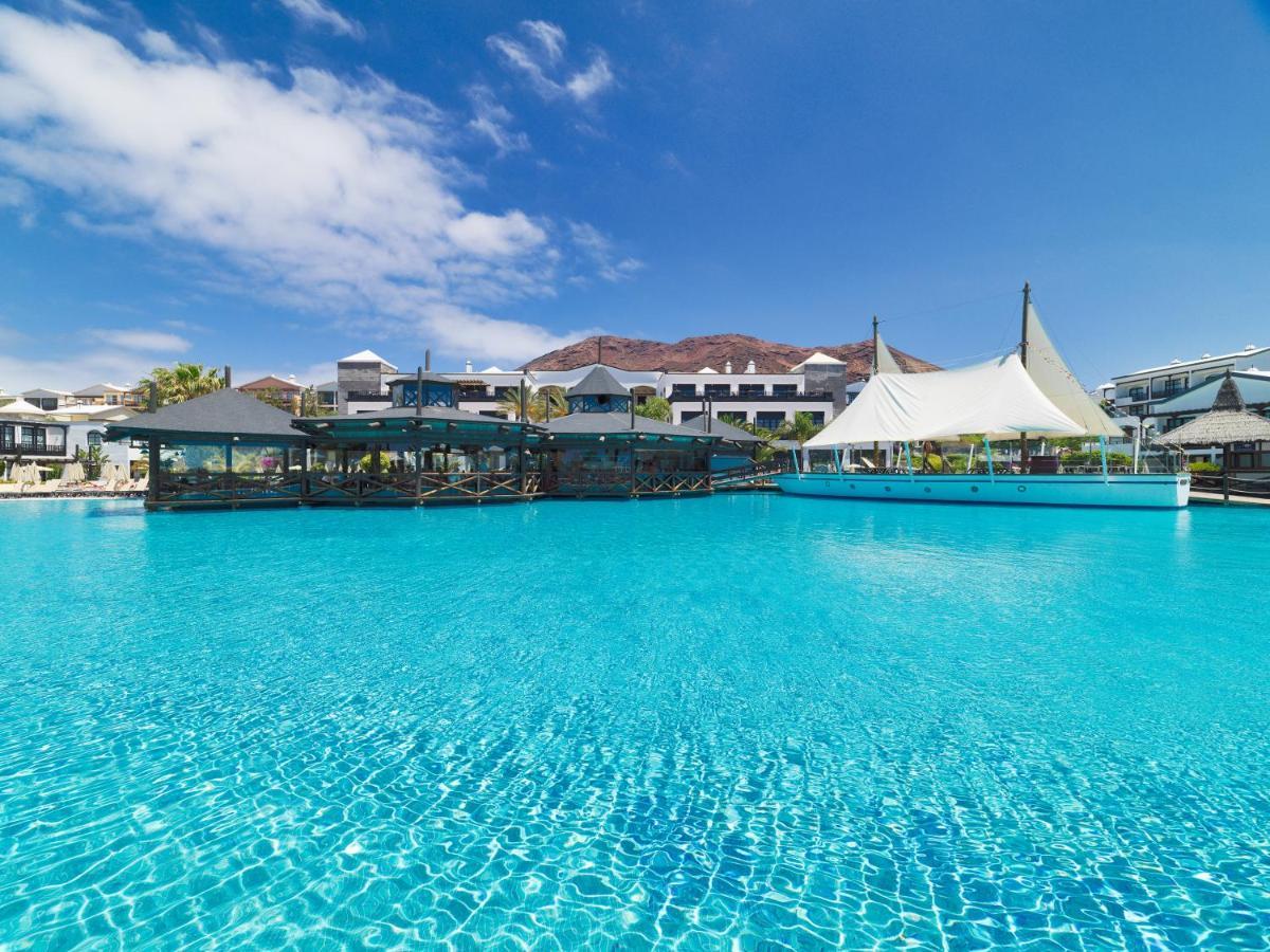 H10 Rubicón Palace Playa Blanca  Exterior foto The resort's lagoon pool